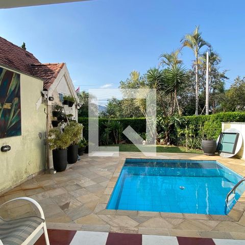 Casa de condomínio à venda com 320m², 4 quartos e 4 vagasPiscina