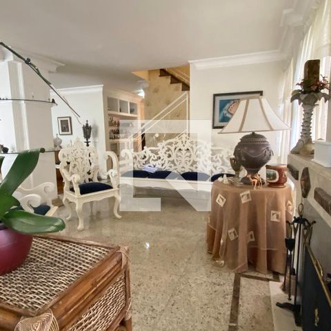 Casa de condomínio à venda com 320m², 4 quartos e 4 vagasSala