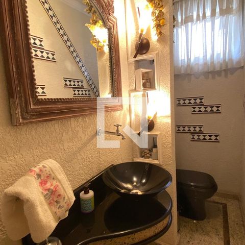 Casa de condomínio à venda com 320m², 4 quartos e 4 vagasLavabo