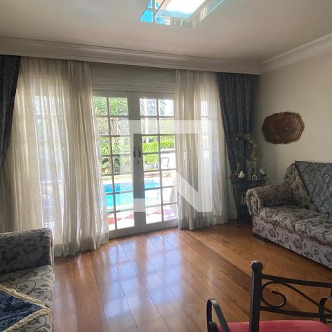 Casa de condomínio à venda com 320m², 4 quartos e 4 vagasSala