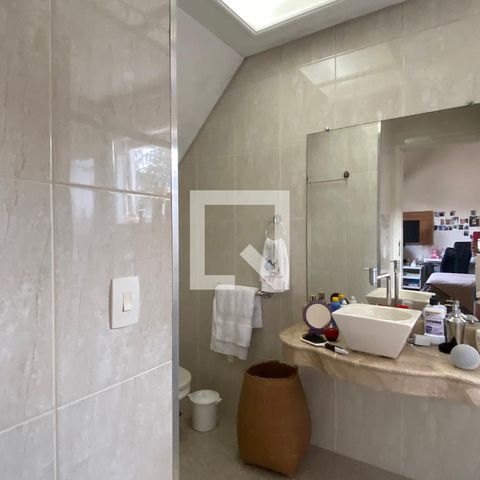 Casa de condomínio à venda com 320m², 4 quartos e 4 vagasBanheiro da Suíte 2