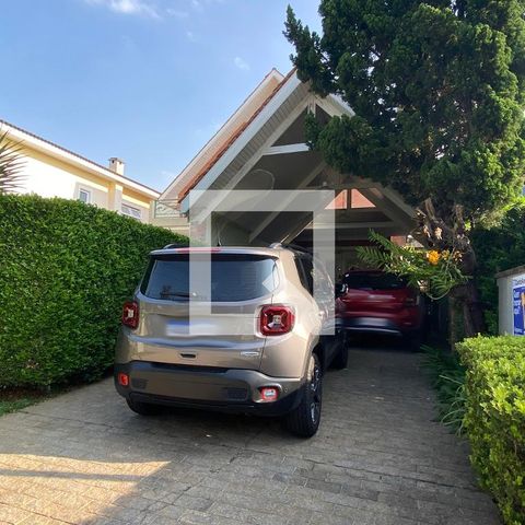 Casa de condomínio à venda com 320m², 4 quartos e 4 vagasFachada