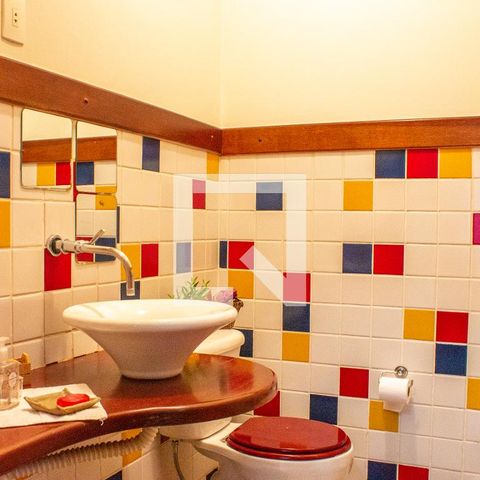 Casa à venda com 243m², 4 quartos e 3 vagasBanheiro