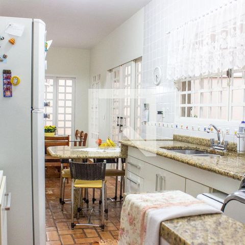 Casa à venda com 243m², 4 quartos e 3 vagasCozinha