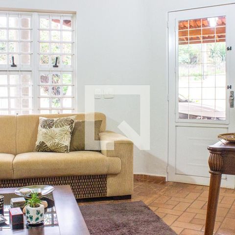 Casa à venda com 243m², 4 quartos e 3 vagasSala