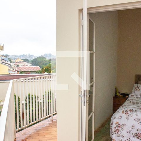 Casa à venda com 243m², 4 quartos e 3 vagasSuíte