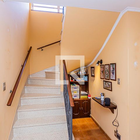 Casa à venda com 197m², 3 quartos e 4 vagasEscada