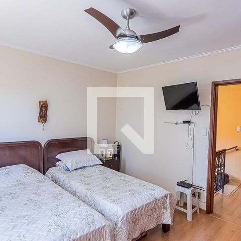 Casa à venda com 197m², 3 quartos e 4 vagasSuite