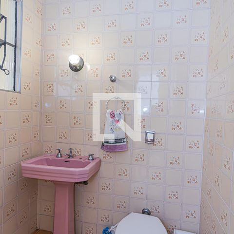 Casa à venda com 197m², 3 quartos e 4 vagasBanheiro de serviço