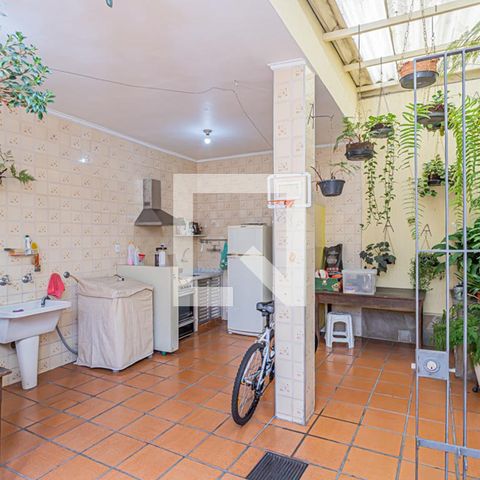 Casa à venda com 197m², 3 quartos e 4 vagasÁrea de serviço e quintal