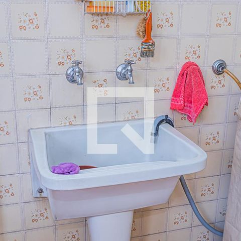 Casa à venda com 197m², 3 quartos e 4 vagasÁrea de serviço e quintal