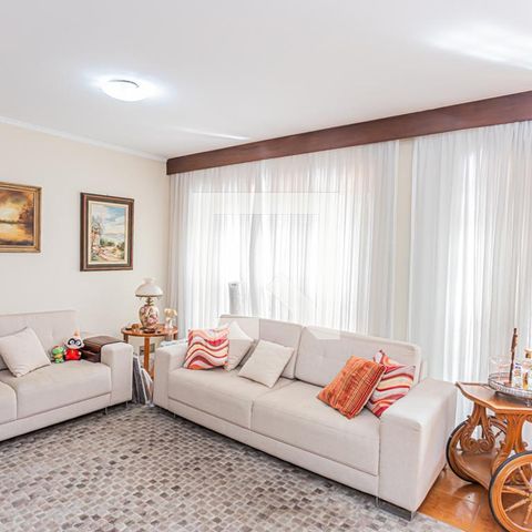 Casa à venda com 197m², 3 quartos e 4 vagasSala