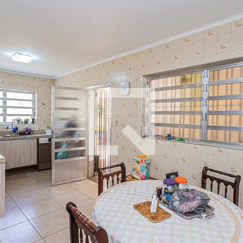 Casa à venda com 197m², 3 quartos e 4 vagasCozinha e copa
