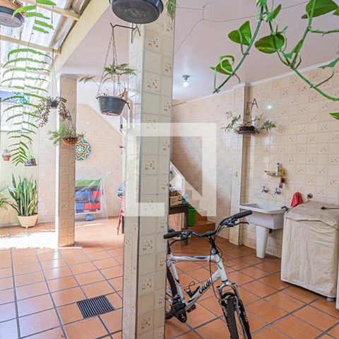 Casa à venda com 197m², 3 quartos e 4 vagasÁrea de serviço e quintal