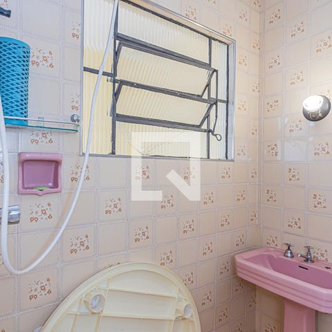 Casa à venda com 197m², 3 quartos e 4 vagasBanheiro de serviço