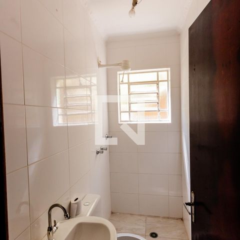 Casa à venda com 420m², 3 quartos e 8 vagasBanheiro de Serviço