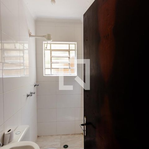 Casa à venda com 420m², 3 quartos e 8 vagasBanheiro de Serviço