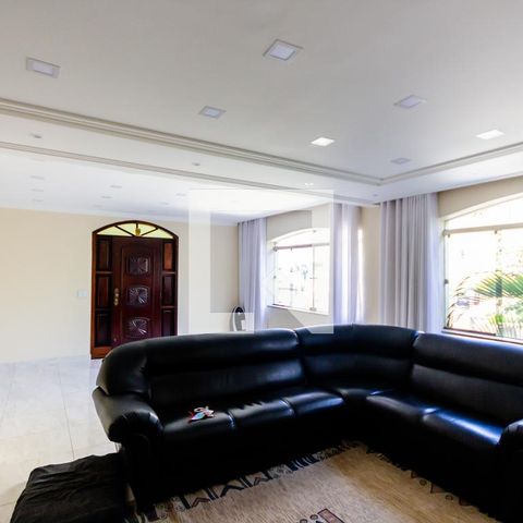 Casa à venda com 420m², 3 quartos e 8 vagasSala