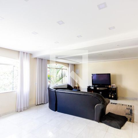 Casa à venda com 420m², 3 quartos e 8 vagasSala
