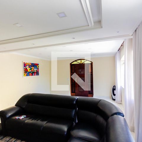 Casa à venda com 420m², 3 quartos e 8 vagasSala