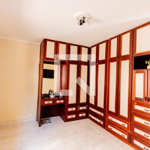 Casa à venda com 420m², 3 quartos e 8 vagasCloset