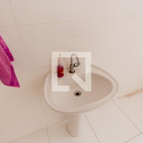 Casa à venda com 420m², 3 quartos e 8 vagasBanheiro da Suíte 1