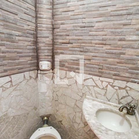 Casa à venda com 135m², 4 quartos e 1 vagaBanheiro de serviço