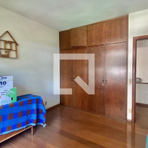Casa à venda com 361m², 4 quartos e 2 vagasQuarto