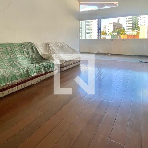 Casa à venda com 361m², 4 quartos e 2 vagasSala
