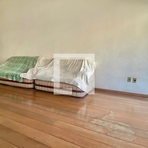 Casa à venda com 361m², 4 quartos e 2 vagasSala