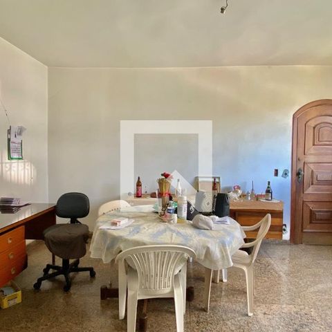 Casa à venda com 361m², 4 quartos e 2 vagasSala