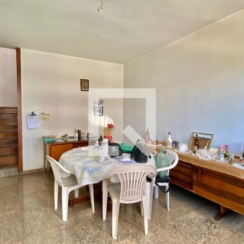Casa à venda com 361m², 4 quartos e 2 vagasSala