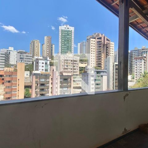 Casa à venda com 361m², 4 quartos e 2 vagasVaranda