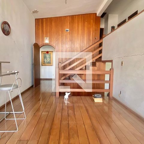 Casa à venda com 361m², 4 quartos e 2 vagasSala