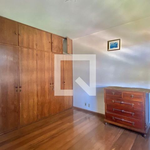 Casa à venda com 361m², 4 quartos e 2 vagasQuarto