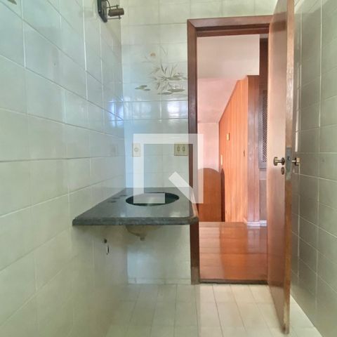Casa à venda com 361m², 4 quartos e 2 vagasBanheiro Social