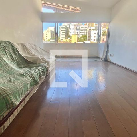 Casa à venda com 361m², 4 quartos e 2 vagasSala