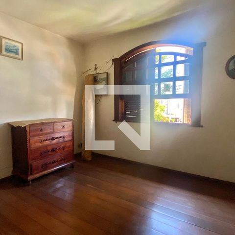 Casa à venda com 361m², 4 quartos e 2 vagasQuarto
