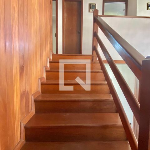 Casa à venda com 361m², 4 quartos e 2 vagasSala