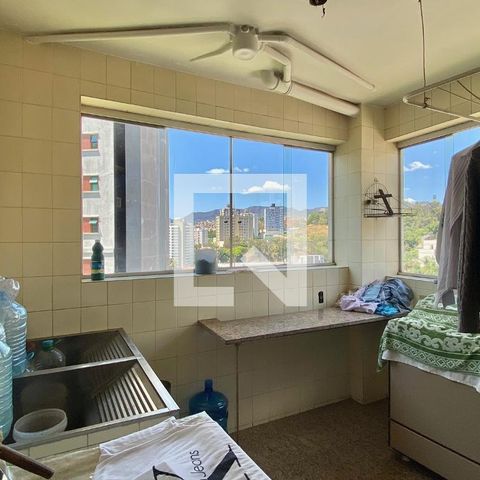 Casa à venda com 361m², 4 quartos e 2 vagasÁrea de Serviço