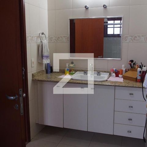 Casa à venda com 178m², 3 quartos e 2 vagasBanheiro da Suíte
