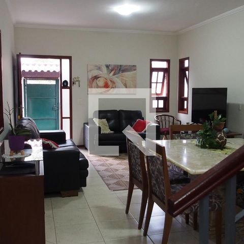 Casa à venda com 178m², 3 quartos e 2 vagasSala