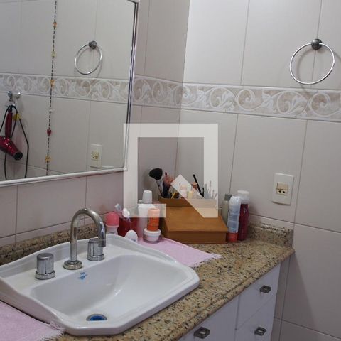 Casa à venda com 178m², 3 quartos e 2 vagasBanheiro da Suíte