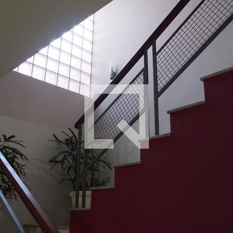 Casa à venda com 178m², 3 quartos e 2 vagasEscada