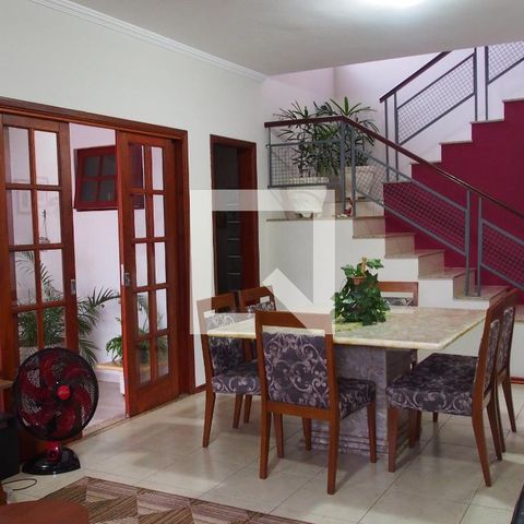 Casa à venda com 178m², 3 quartos e 2 vagasSala 