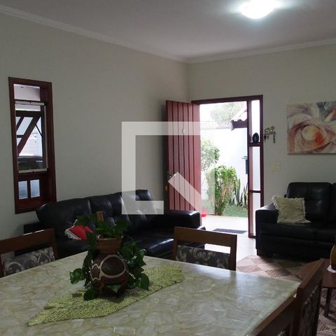 Casa à venda com 178m², 3 quartos e 2 vagasSala