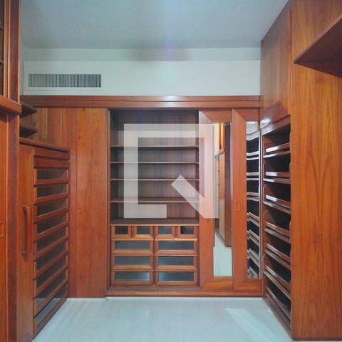 Apartamento para alugar com 315m², 4 quartos e 3 vagasCloset 1