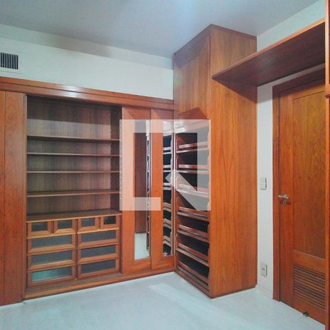 Apartamento para alugar com 315m², 4 quartos e 3 vagasCloset 1