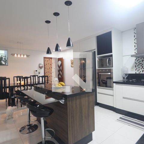 Casa à venda com 238m², 3 quartos e 3 vagasCozinha