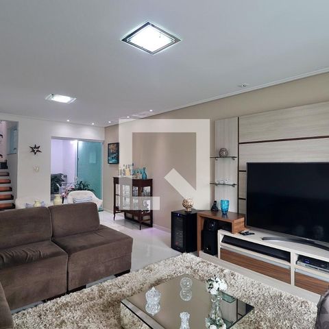 Casa à venda com 238m², 3 quartos e 3 vagasSala